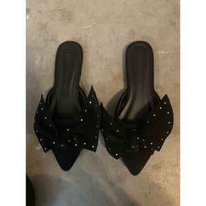 Black flats w/ bow